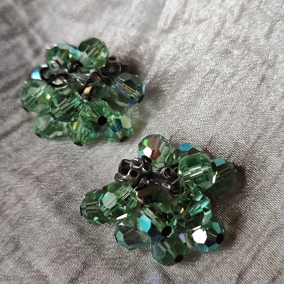 Peridot Green Aurora Borealis Glass Silver Tone Clip Vintage Earrings Austrian - Picture 1 of 8